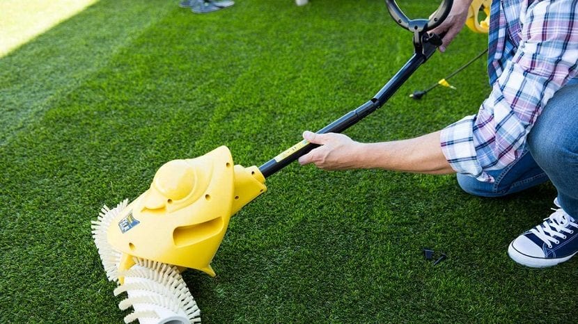 Cómo mantener el césped artificial en perfecto estado